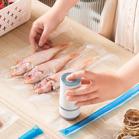 Electric Vacuum Sealer Set Handheld Vacuum Sealer with Reusable Vacuum Food Storage Bags and Sealing Clips